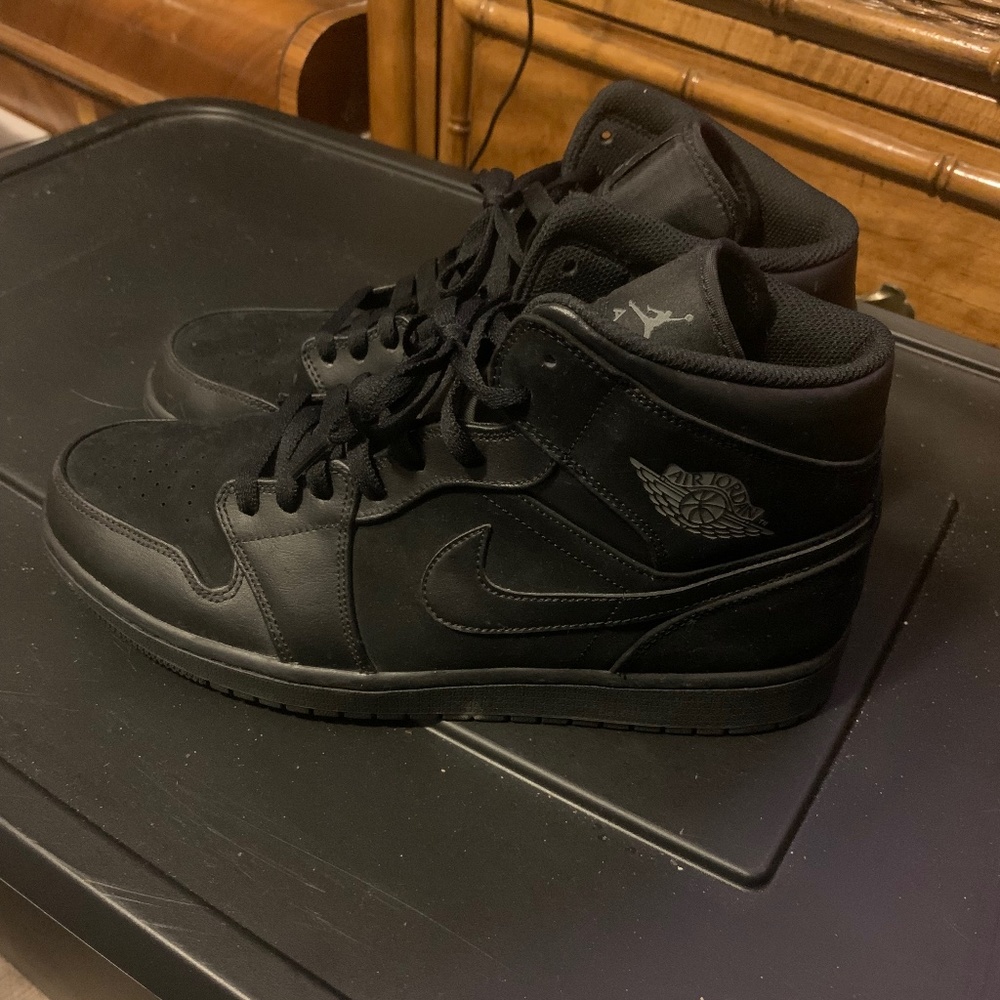 Air Jordan 1 mid black